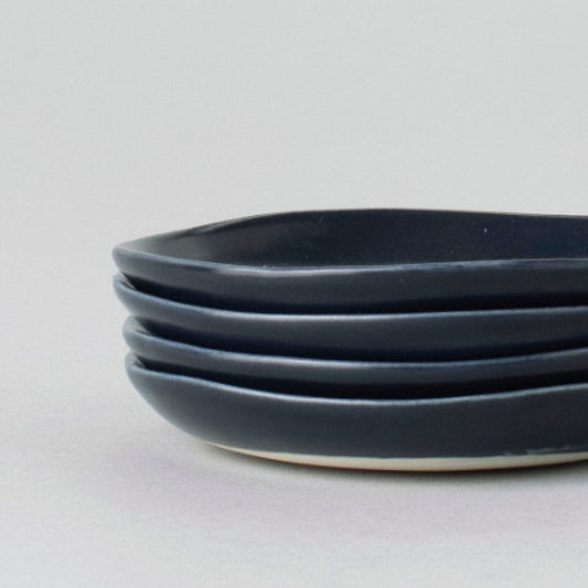 Little plates dinnerware by Fable Home, in a midnightblue color. – #midnightblue