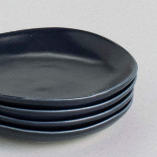Little plates dinnerware by Fable Home, in a midnightblue color. – #midnightblue