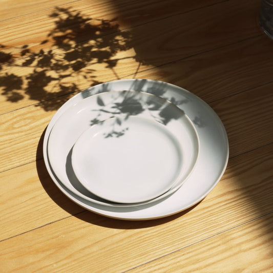 Dinner plates dinnerware by Fable Home, shown in a pearlwhite finish. – #pearlwhite