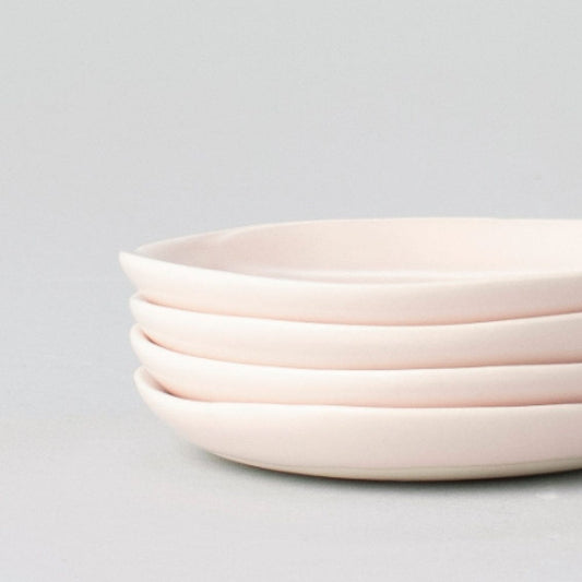 Little plates dinnerware by Fable Home, shown in a blushpink finish. – #blushpink