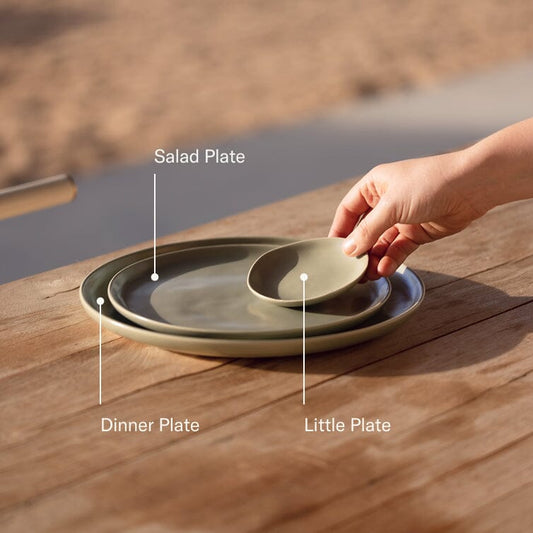 Little plates dinnerware by Fable Home, in a midnightblue color. – #midnightblue